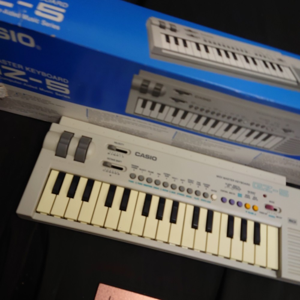 Casio GZ-5 MIDI Keyboard Portable Mini Synth with Speaker Boxed Tested