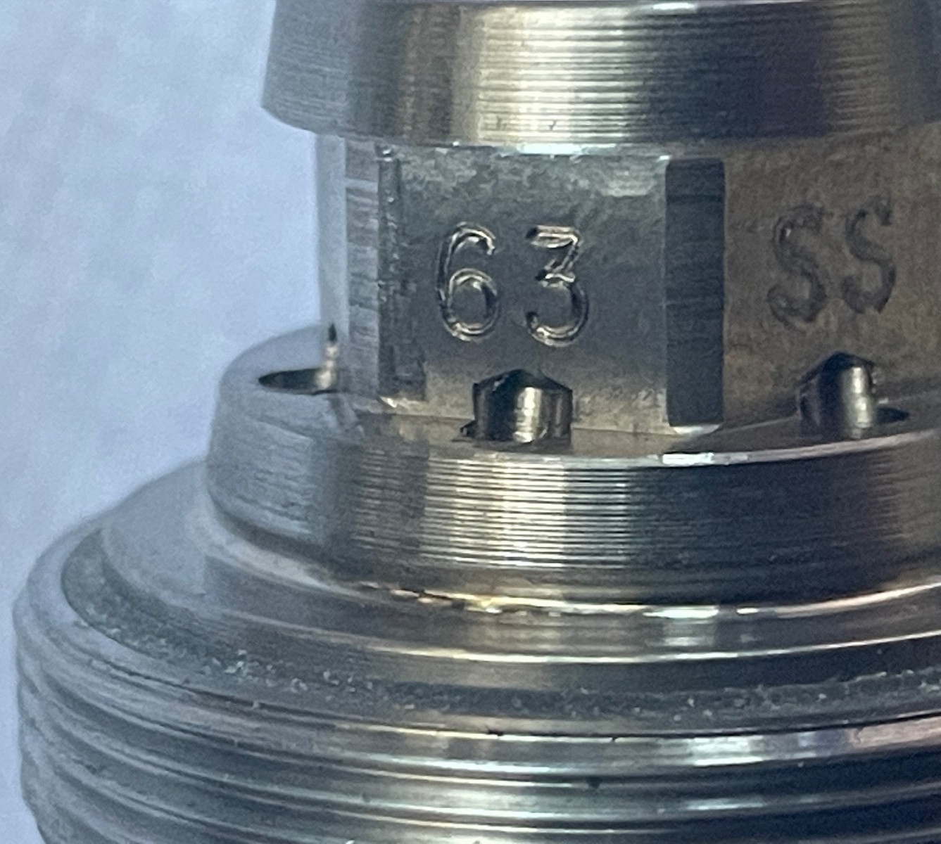 Binks 2100 Pressure Feed Conventional Spray Gun