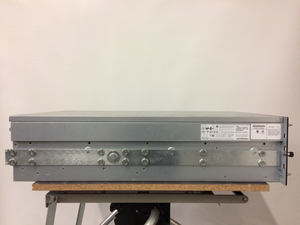 EMC Data Domain DD880 Storage Controller w/ 4x 300GB 10K 2.5" SATA HDD