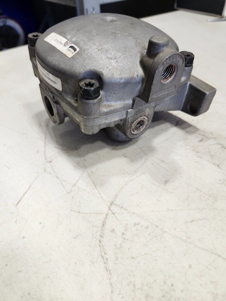 BENDIX 283940 R-6 RELAY VALVE
