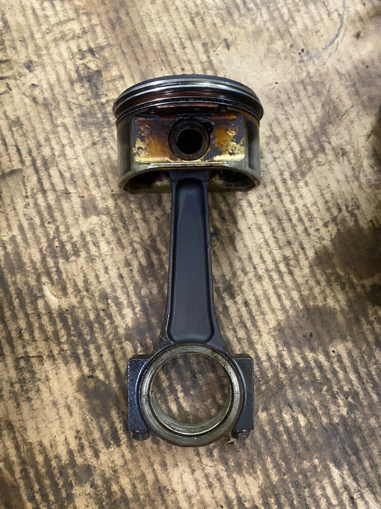 04 Jeep 4.7 Connecting Rod& Piston ML5E19