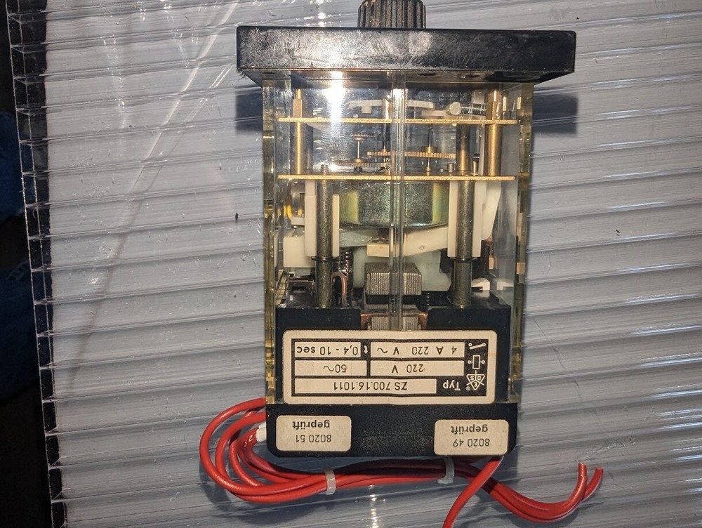 DOLD VS700.16.1011 PANEL TIMER RELAY 220V 50 CYCLE .4 TO 10 SECONDS
