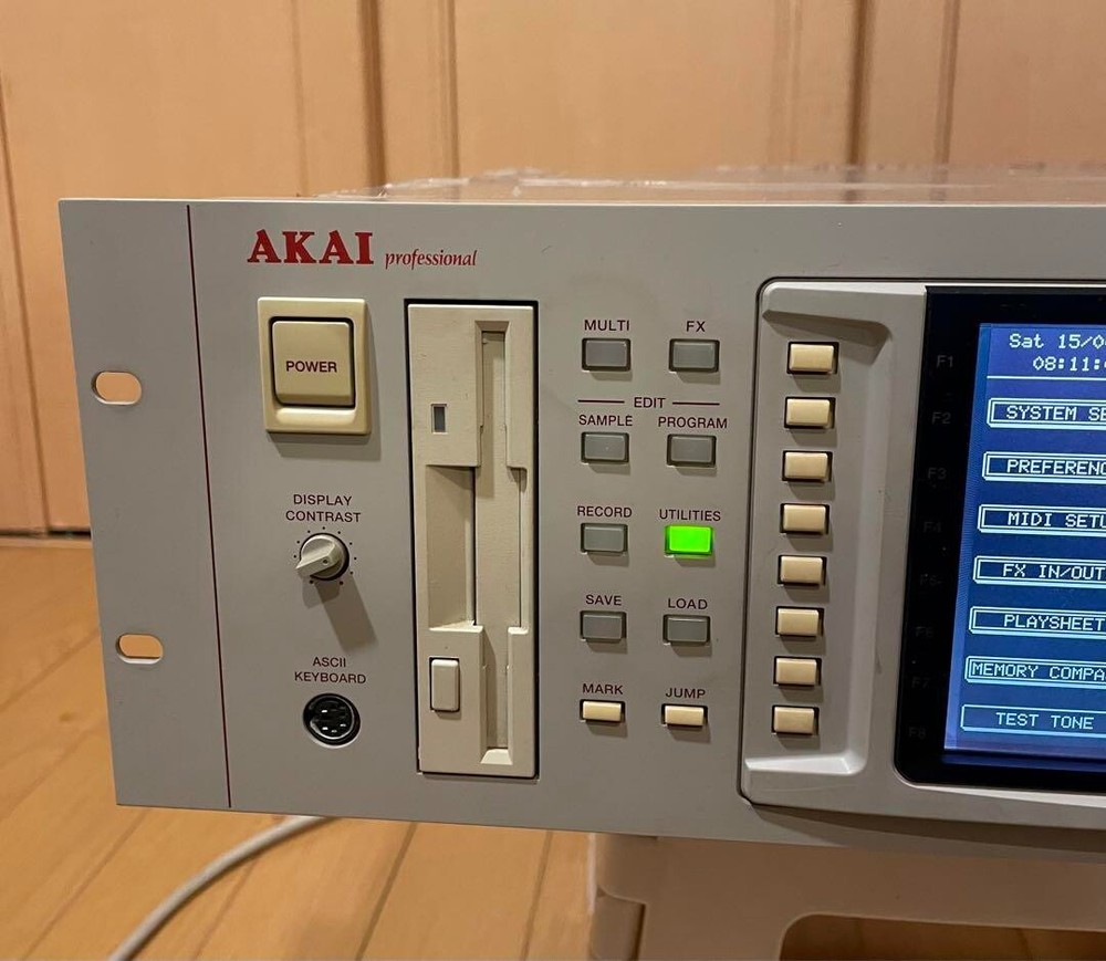 AKAI Professional S5000 V2 Digital Sampler Good