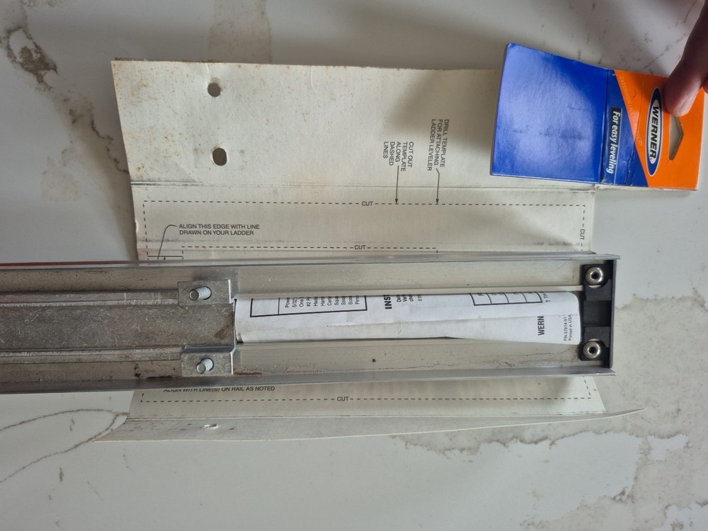 Werner PK40-1 Ladder Leveler - Level Pro - with Push Button Release - USA - NEW