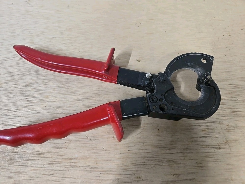 Klein Tools 63060 Ratcheting Cable Cutter, Red