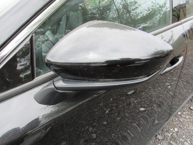3 2023 Glove Box 964438