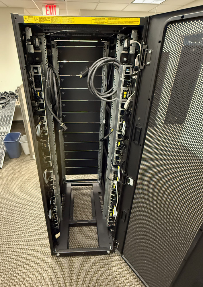 Dell EMC UNITY ALL FLASH 40U Server Rack with PDU's