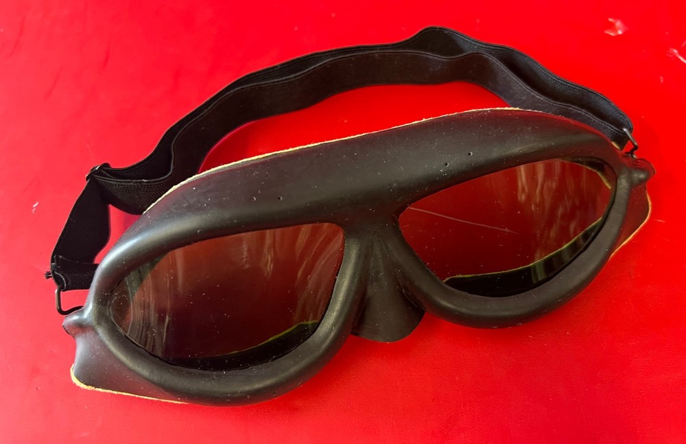 WILLSON U.S. NAVY AVIATION GOGGLES WITH ORIGINAL CASE