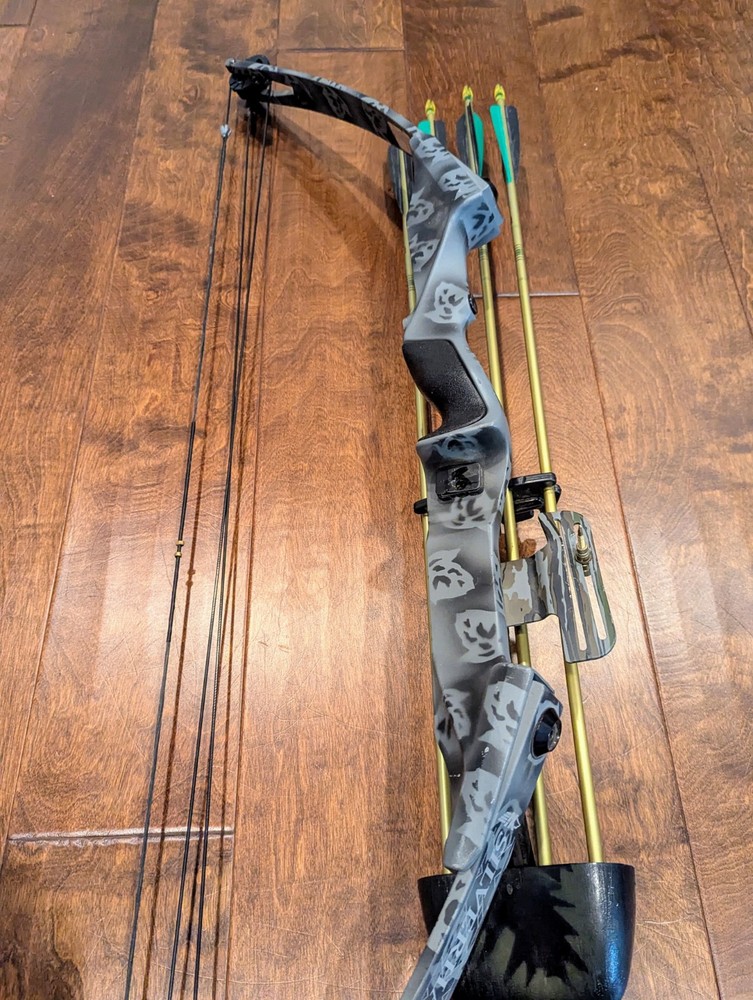 SILVERHAWK Compound Bow & Hunter Arrows Camo