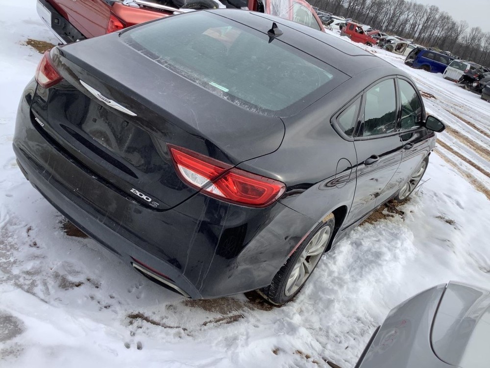 200 2015 Glove Box 4946589