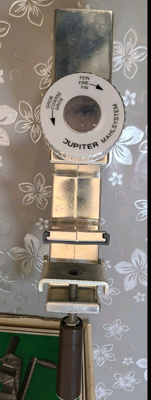 Vintage JUPITER Muhle Hand Crank Grain Mill Model 562, Complete in Box