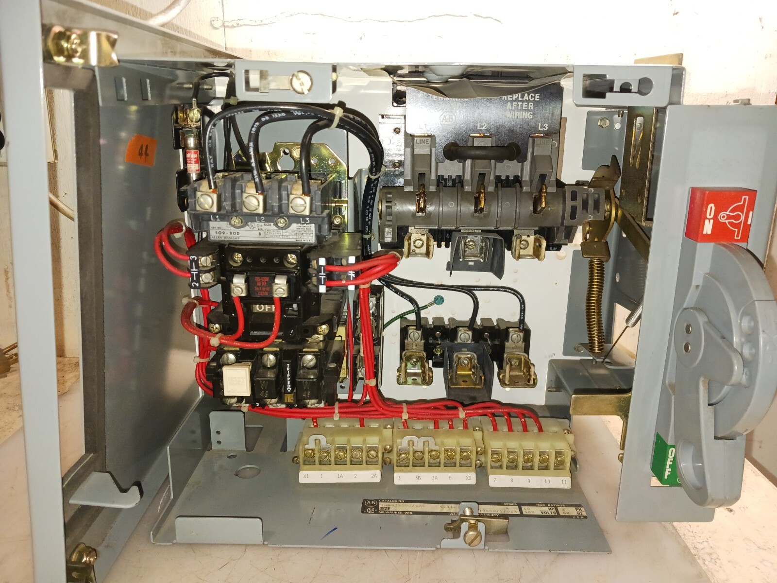 ALLEN BRADLEY 2100 FUSIBLE SIZE 1 STARTER MCC BUCKET 509-BOD 12" WITH DOOR