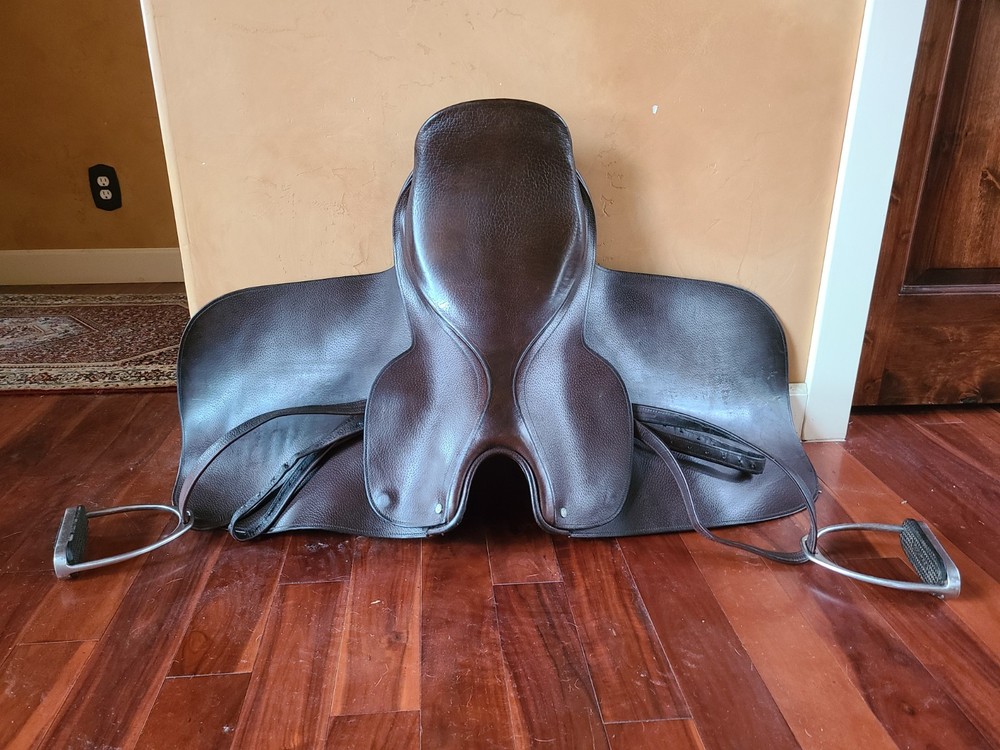 Shively MMX Cut-Back Show Saddle 22”