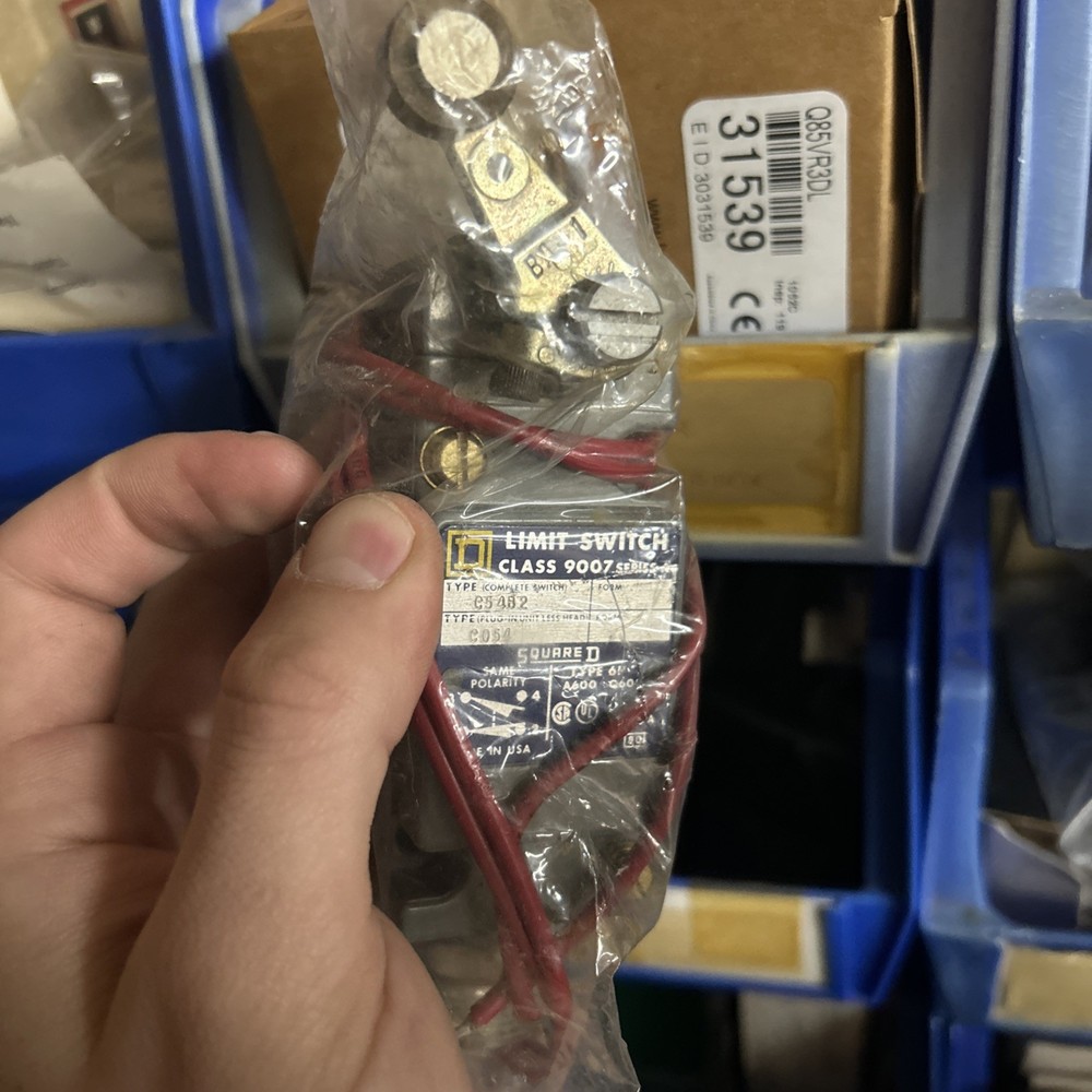 NIB SQUARE D 9007C54B2 SER. A LIMIT SWITCH