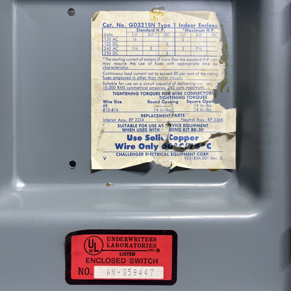 Enclosed Switch GD321SN 3-pole