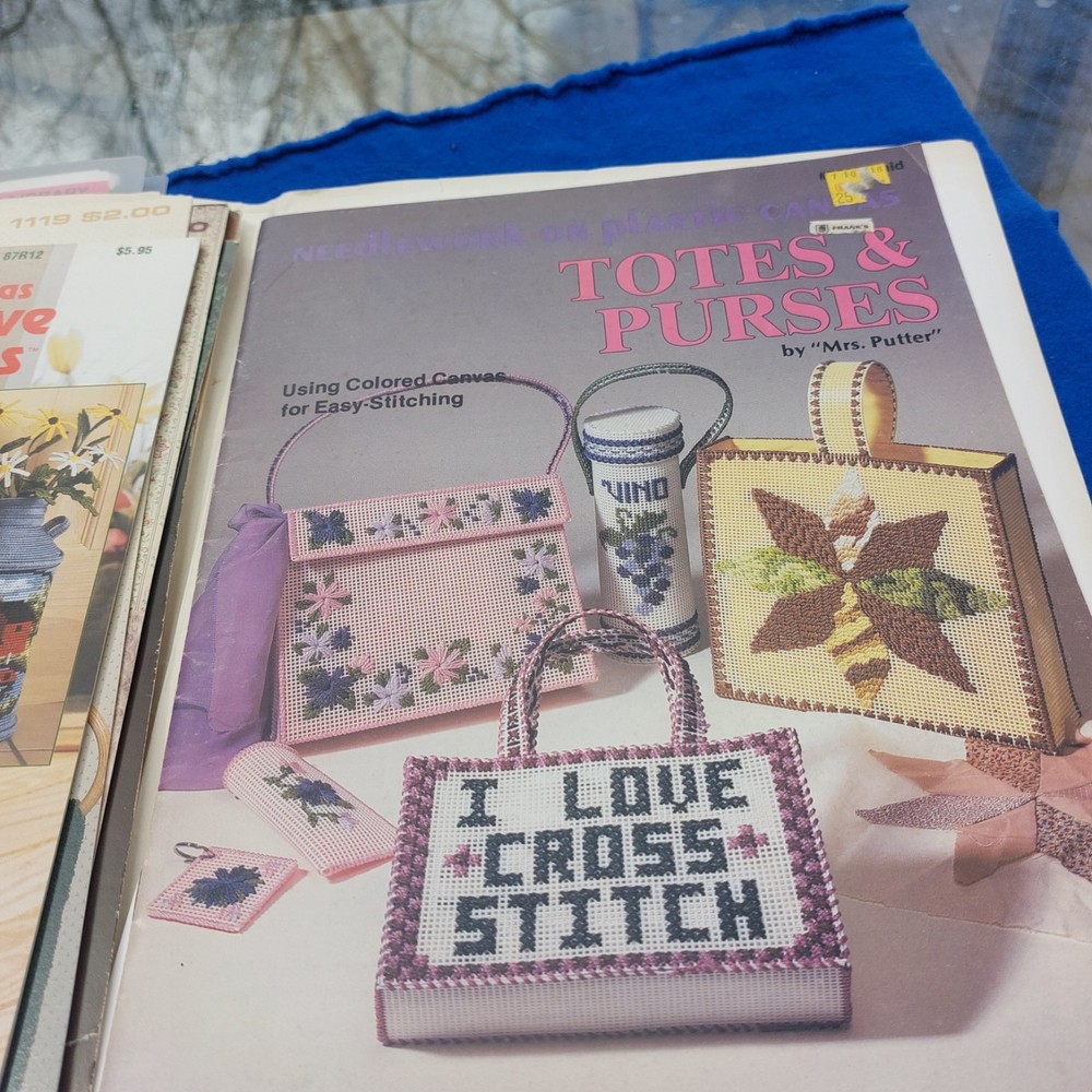 Leisure Arts Plastic Canvas Project Booklets Leaflets in binder Large Lot