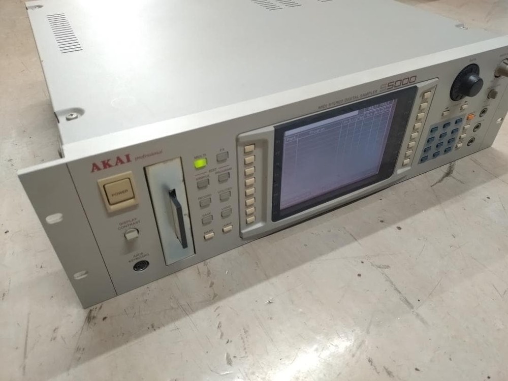 AKAI S5000 MIDI Stereo Digital Sampler