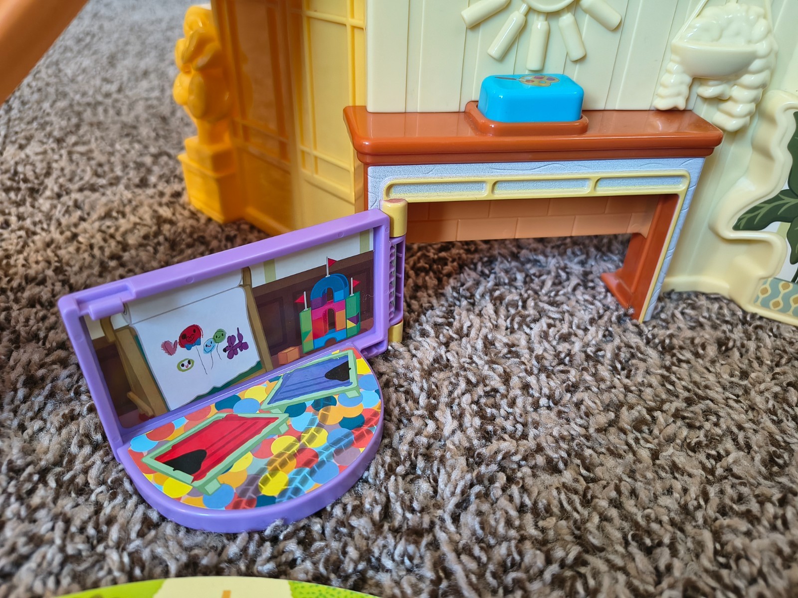 VTech Go! Cory Carson Cory’s Stay & Play Home Learning Toy Folding House Netflix