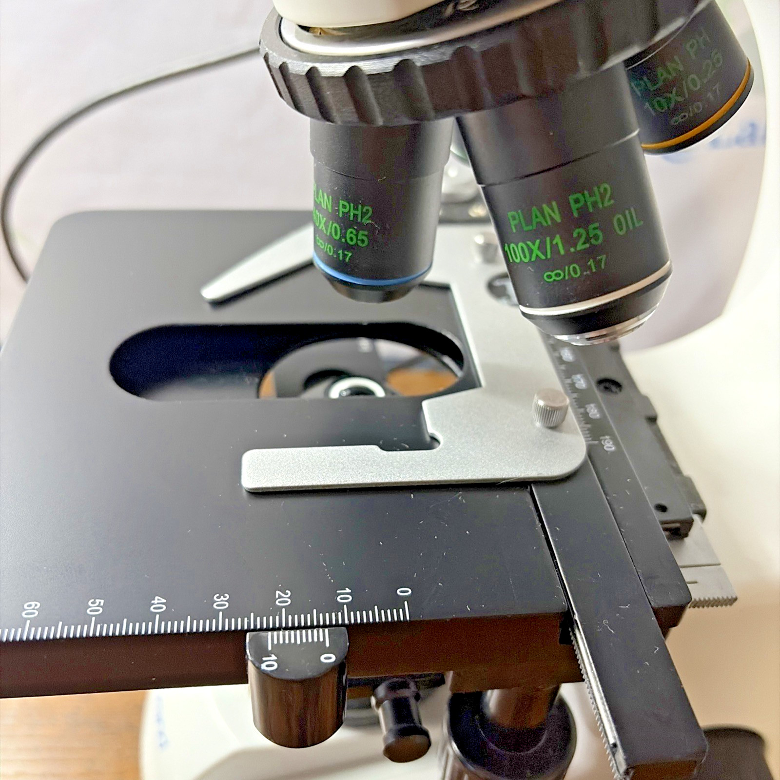 Fisherbrand Research Upright Microscope, (4) OBJECTIVE LENSES, 10MP camera