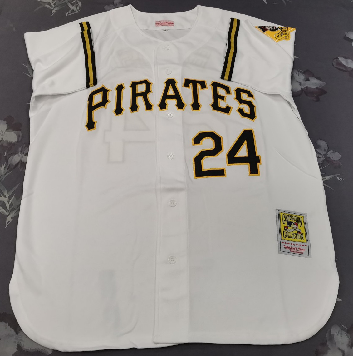 VINTAGE Barry Bonds #24 Pirates Throwback White Sewn Stitched Jersey.