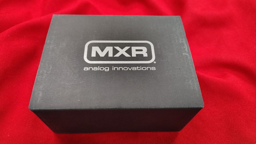 MXR M76 STUDIO COMPRESSOR PEDAL OPEN BOX