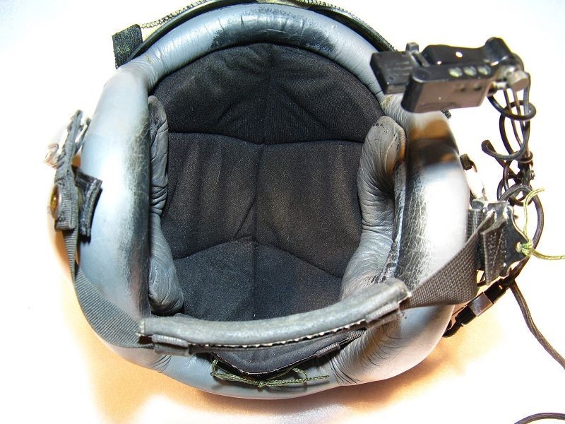 AUTHENTIC 90's GENTEX HGU-55/P PILOT FLIGHT HELMET w/ VISOR & COVER / MEDIUM