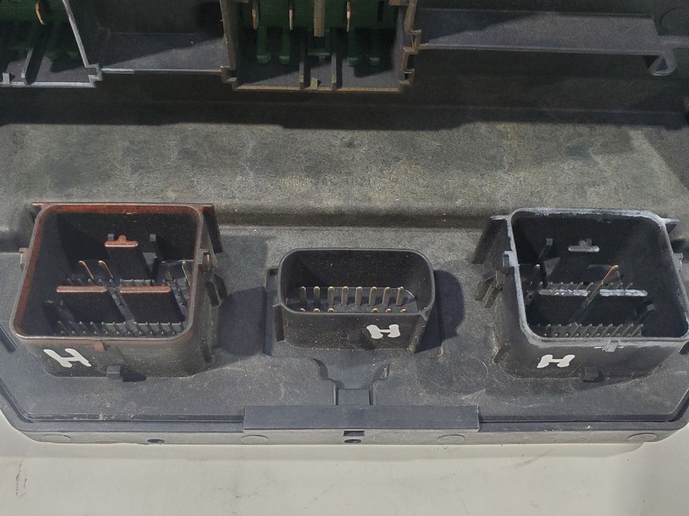 2009 Dodge Nitro OEM TIPM Totally Integrated Power Module 04692300AB