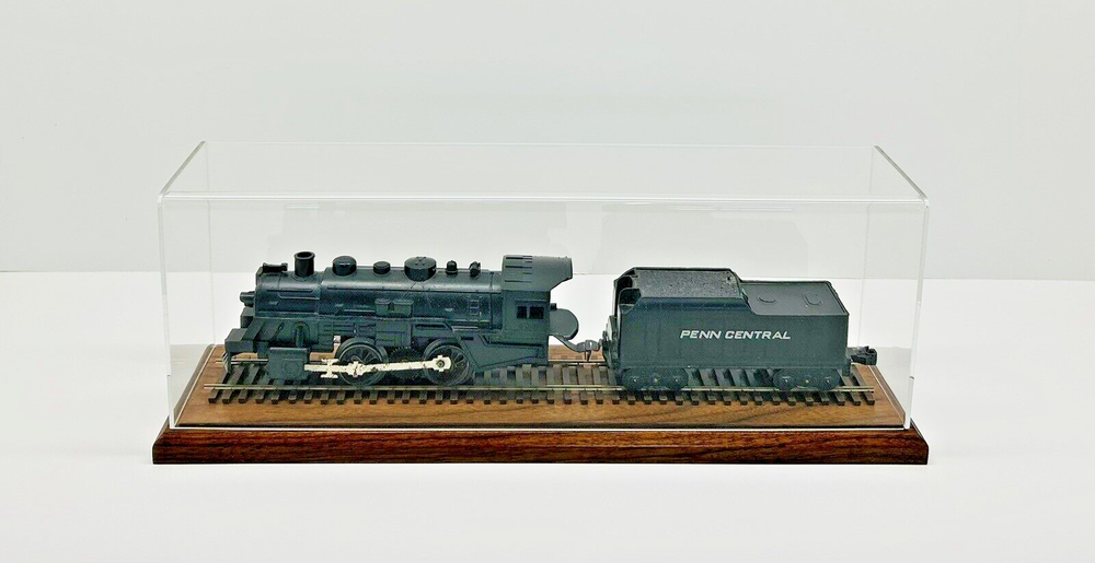 18" O Scale Model Train Display Case, Walnut Base
