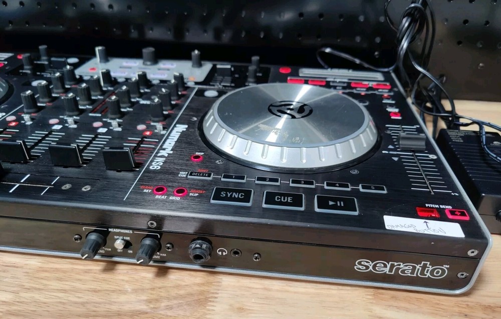 Numark NS6 4 Channel DJ Controller (READ)