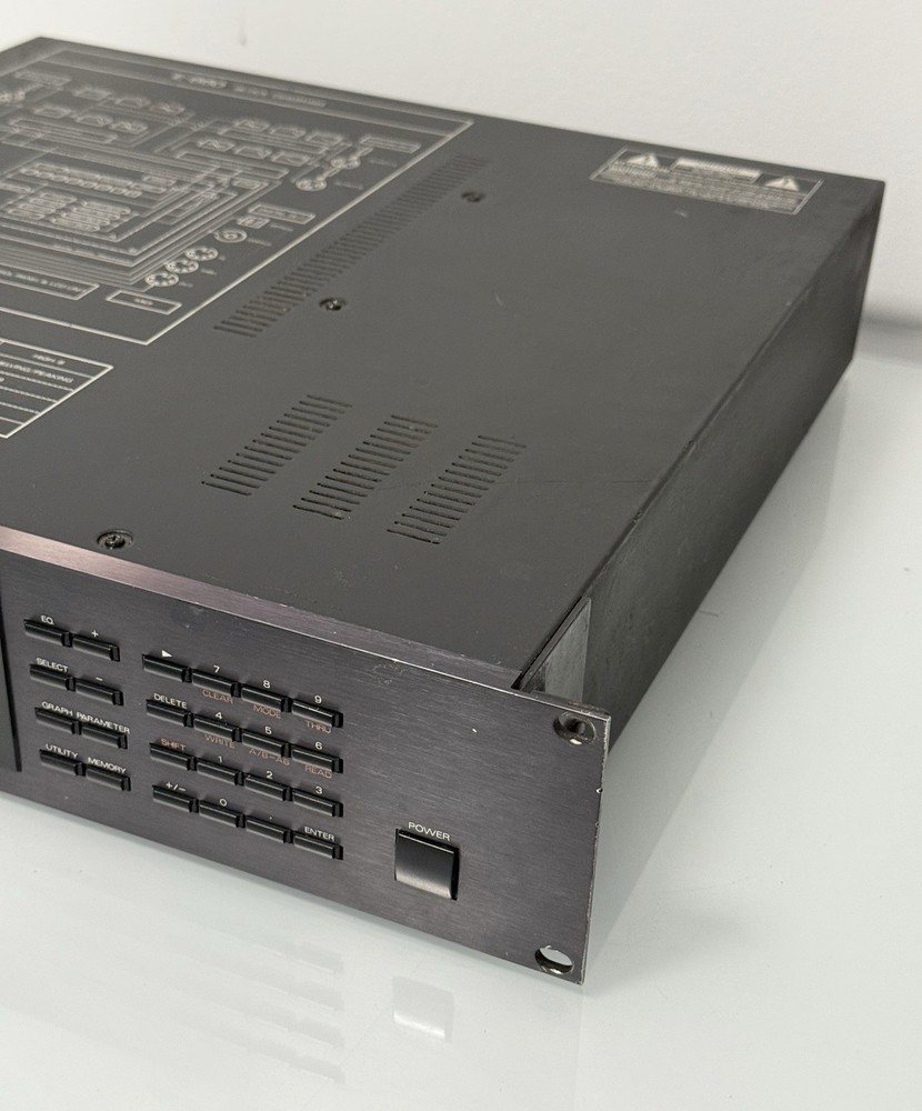 Roland E-660 Digital Stereo Parametric Mastering EQ