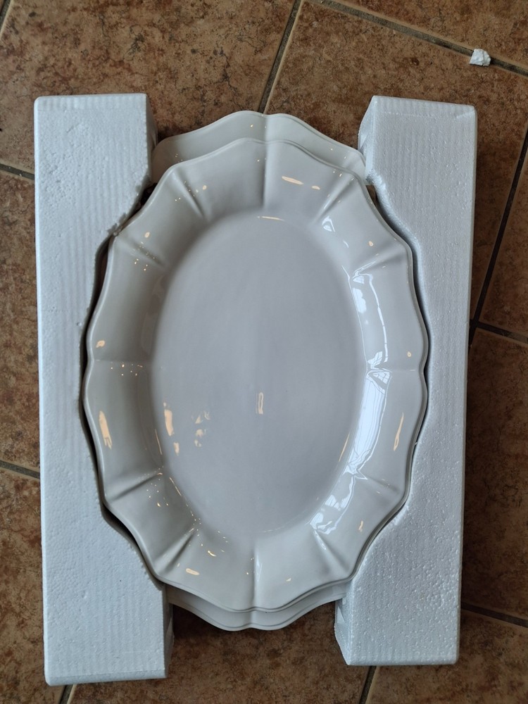 2 Pc White Oval Serving Platters Scalloped Edge Ceramic Dinnerware Serving Tray