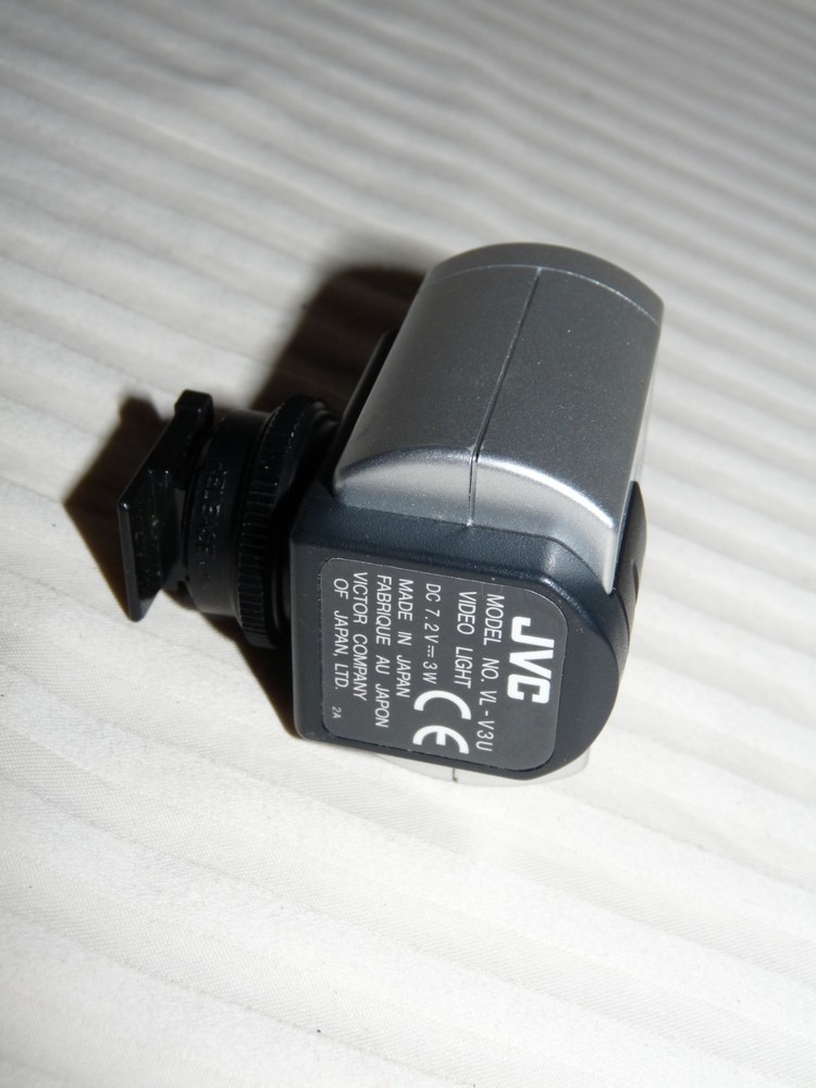JVC VL-V3U Auto Video Light for Camcorders