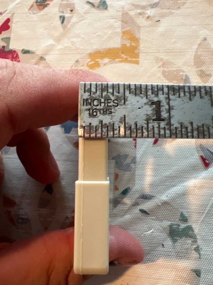 Square Cut With Lift Tab Plastic Screen Frame Corner 5/16”x3/4”