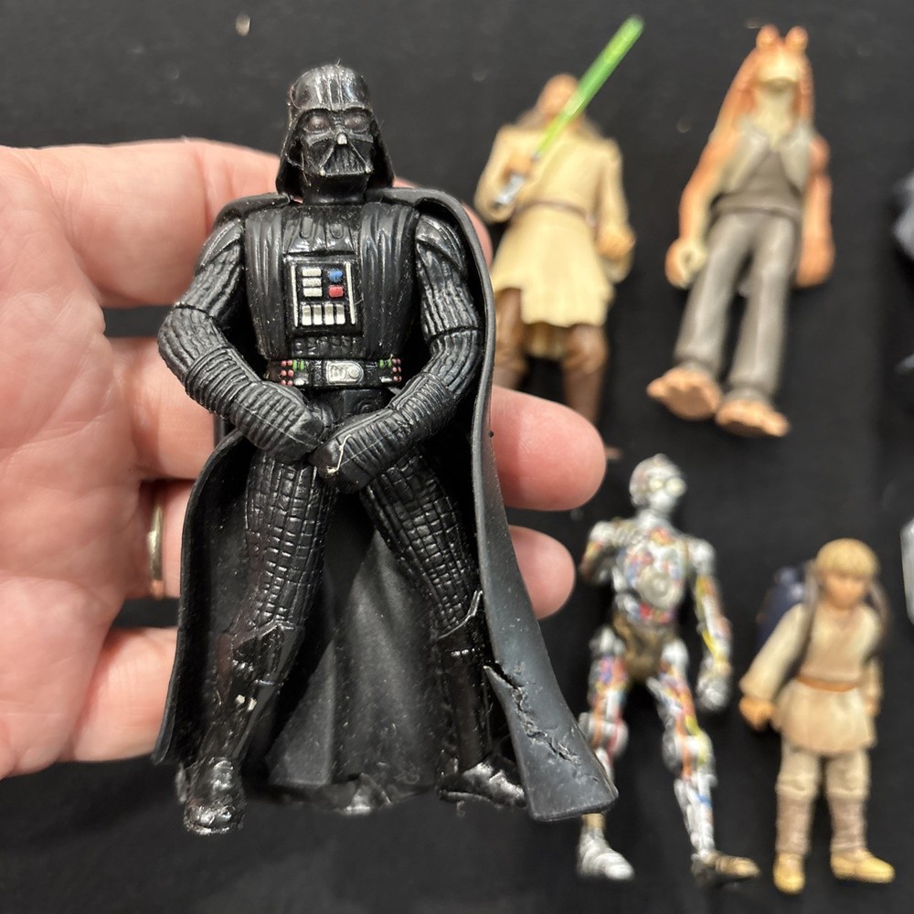 6 Star Wars Figurines & 3 CommTech Chips