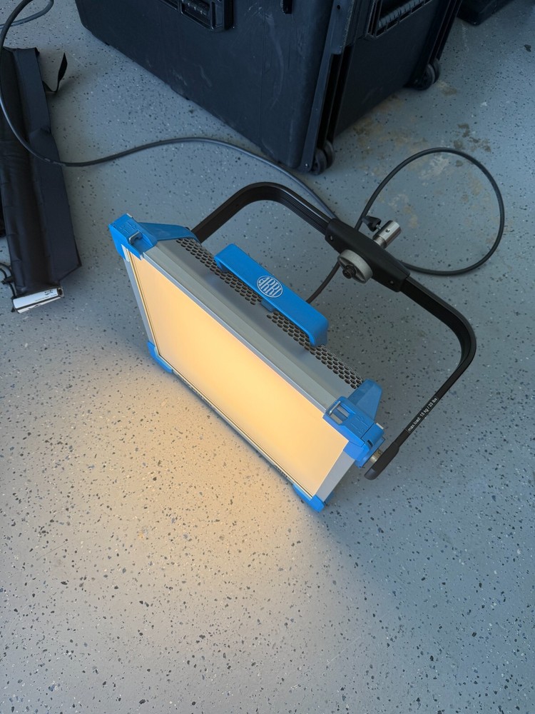 ARRI SkyPanel S30 Basic LED Kit + 40° Grid Wheeled Custom Jason Case VERY CLEAN!