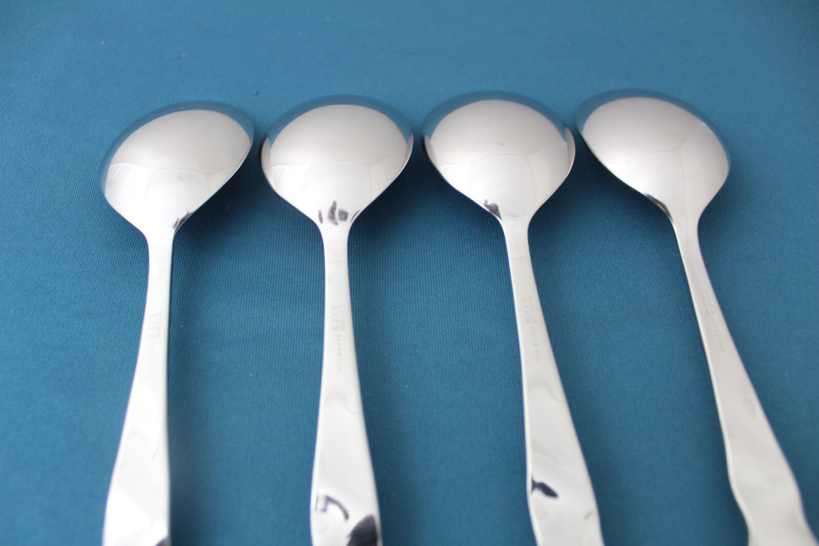 Pottery Barn LETTUCE Place Oval Soup Spoons (Set of 4) 18/8 Japan 7 1/2"