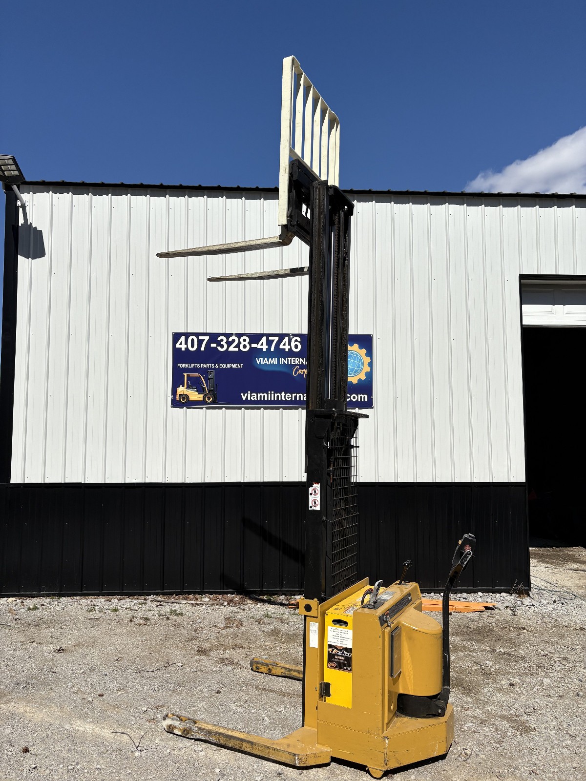 Yale MSW030SCN, 2800 LB, 2-Stage Mast 130”, Electric Pallet Stacke