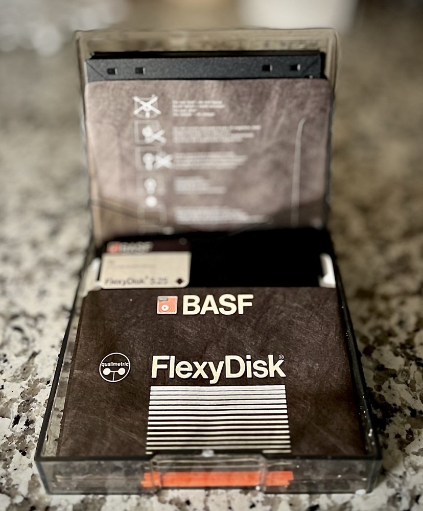 BASF Flexydisk 10 Pack Double Sided Double Density Floppy Diskettes In Hard Case