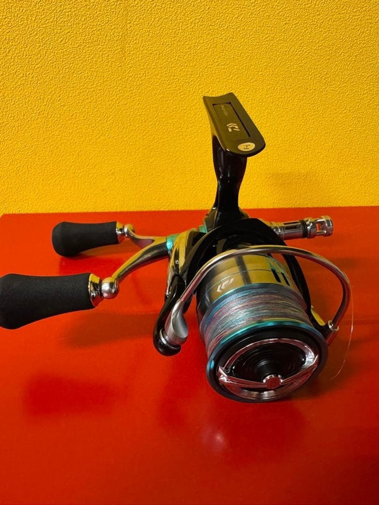 Daiwa Emeraldas Spinning Reel Double Handle Multicolor