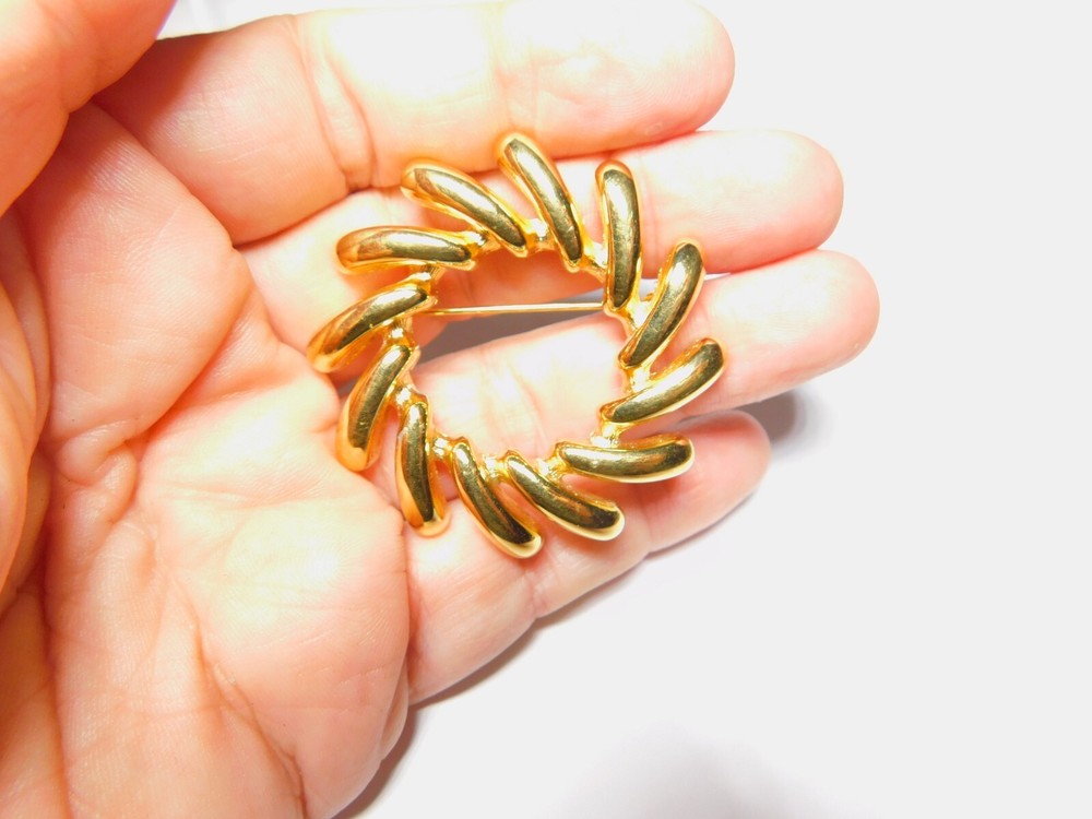 Signed Monet Gold Tone Metal Pinwheel Circle Brooch Vintage