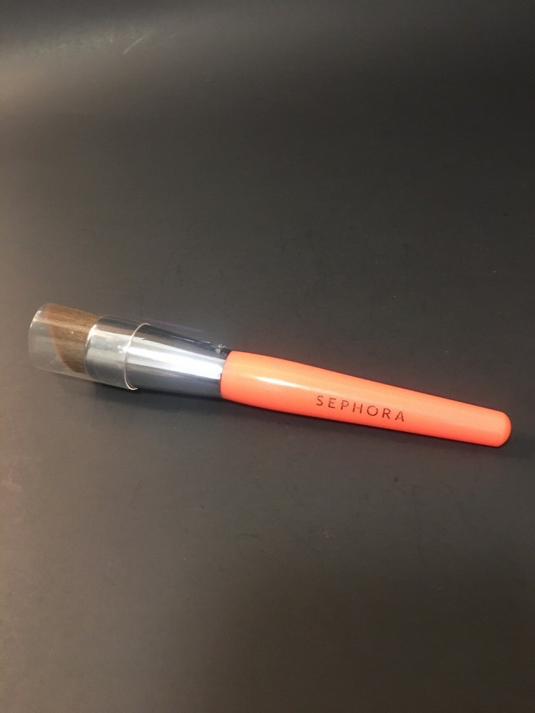 SEPHORA “CURVED” FOUNDATION 6.5” BRUSH