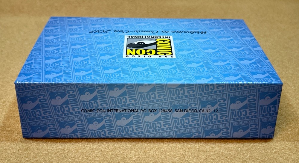 2017 SDCC COMIC-CON Box, Badge & “CC Eye” Pin, Walking Dead
