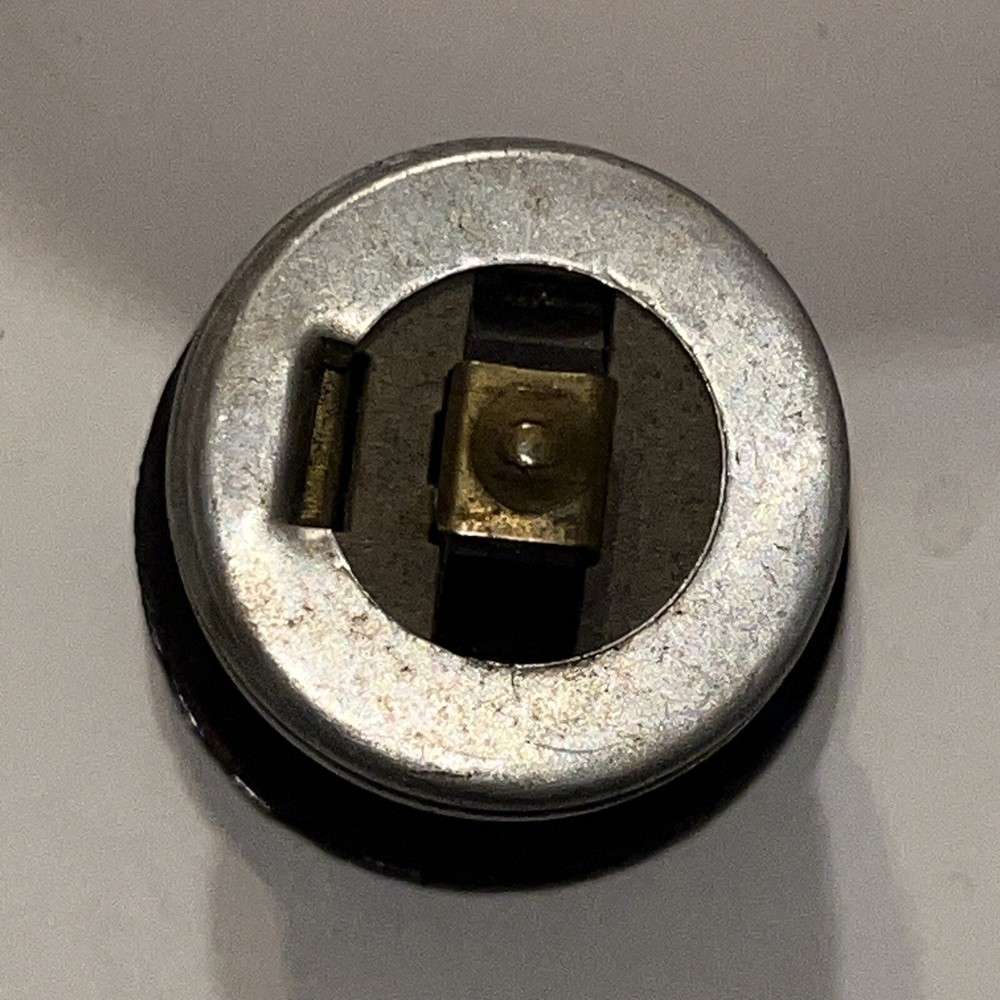 GE Light Bulb Adapter 125v Socket to Outlet 660w