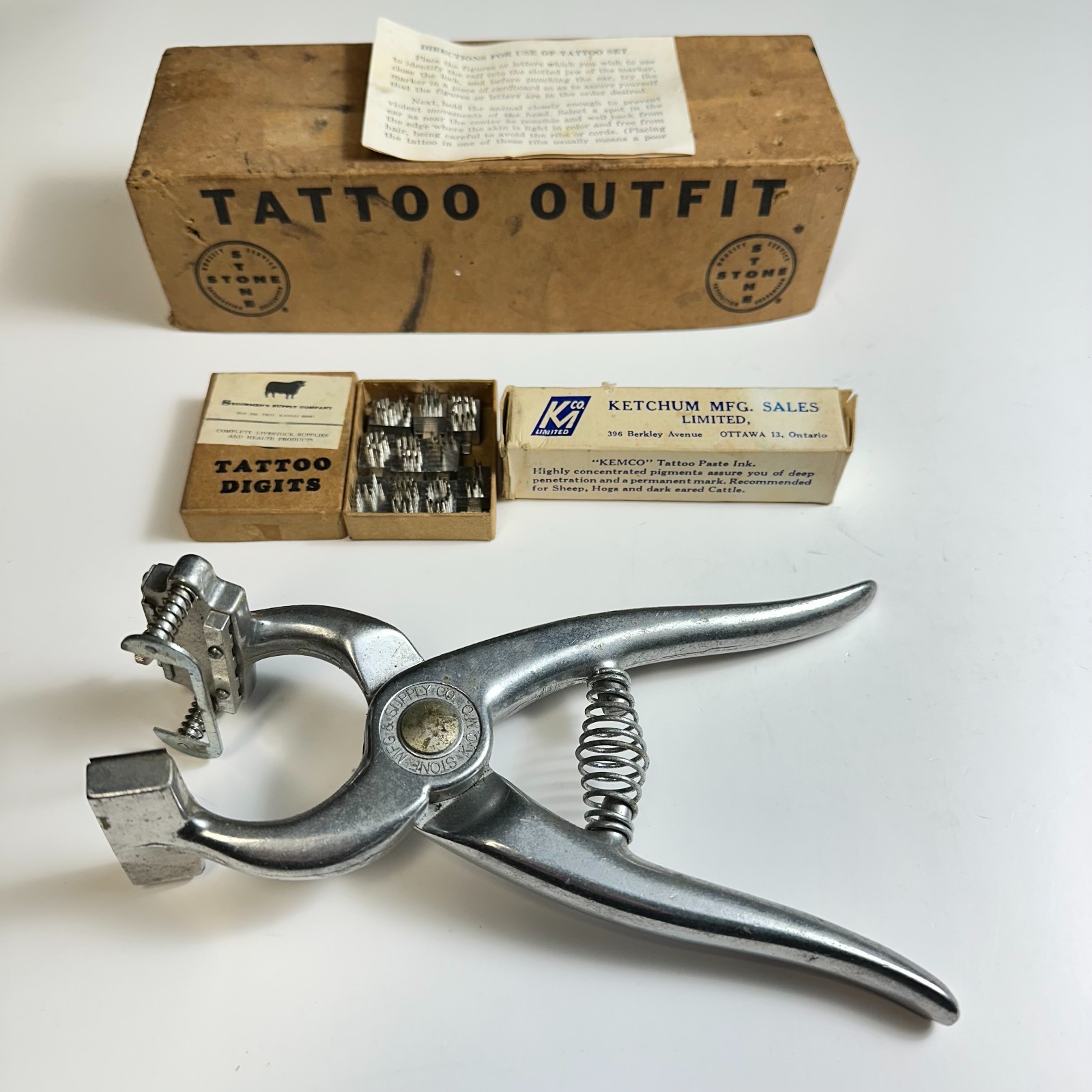 Vintage Stone Animal Tattoo Outfit Tattoo Digits