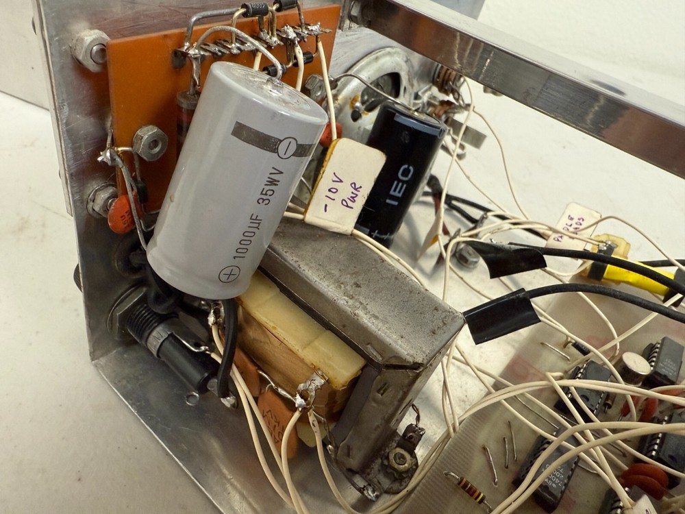 Homebrew IC KEYER W/ PROGRAMMABLE ERASABLE MEMORY