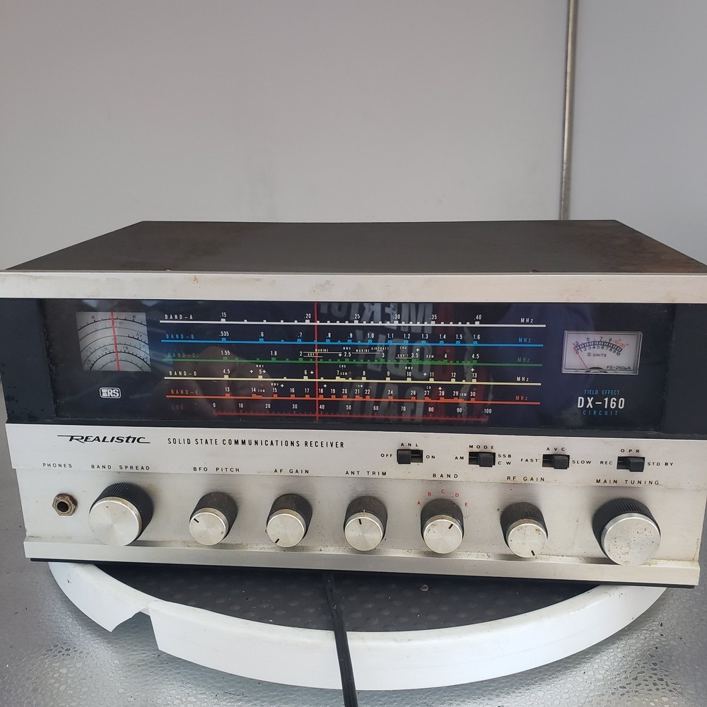 Vintage Realistic DX-160 Solid State Communications Recievers - Tested