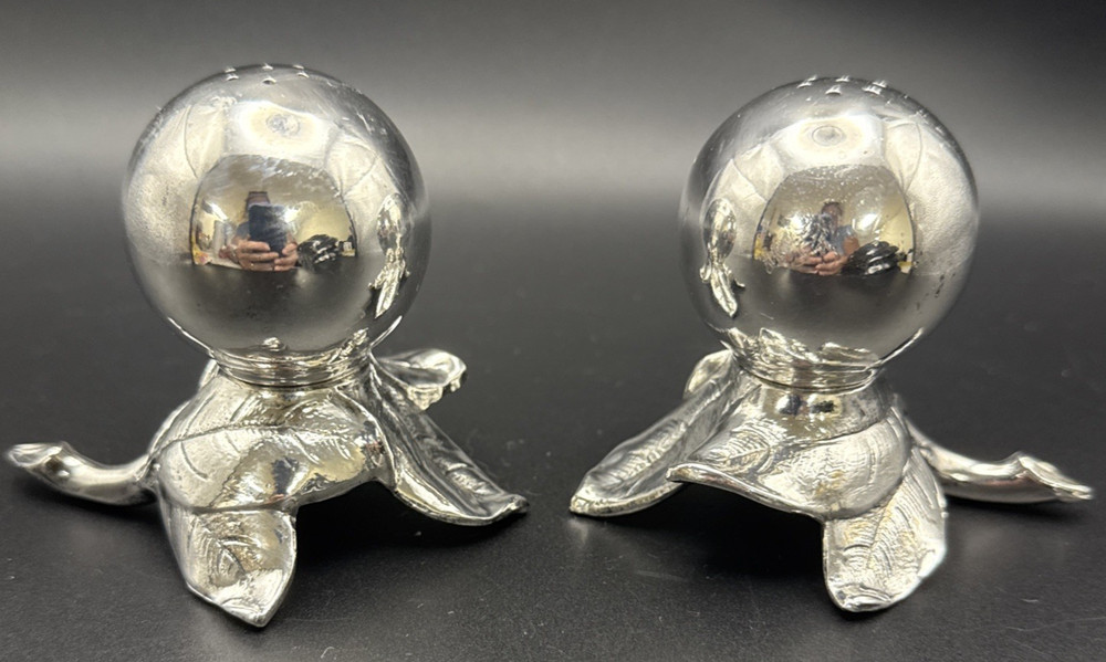 VTG Salt & Pepper Shakers WB Weidlich Bros USA Silverplate  Berry On Leaves 3" T
