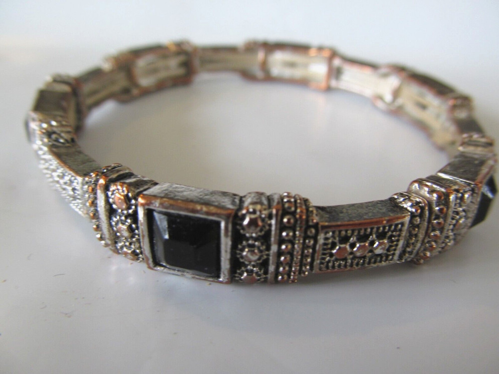 GOLD PLATED SIX PANEL BLACK BEAD DESIGNED STRETCH EXPANDABLE BANGLE BRACELET