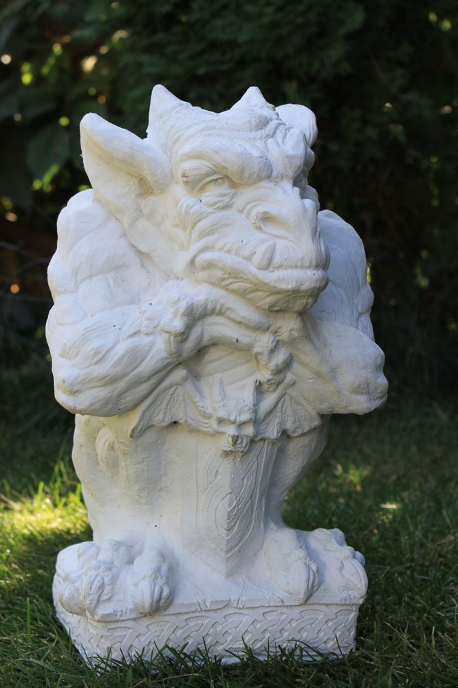 Polyurethane flexible mold with a plastic frame''gargoyle''