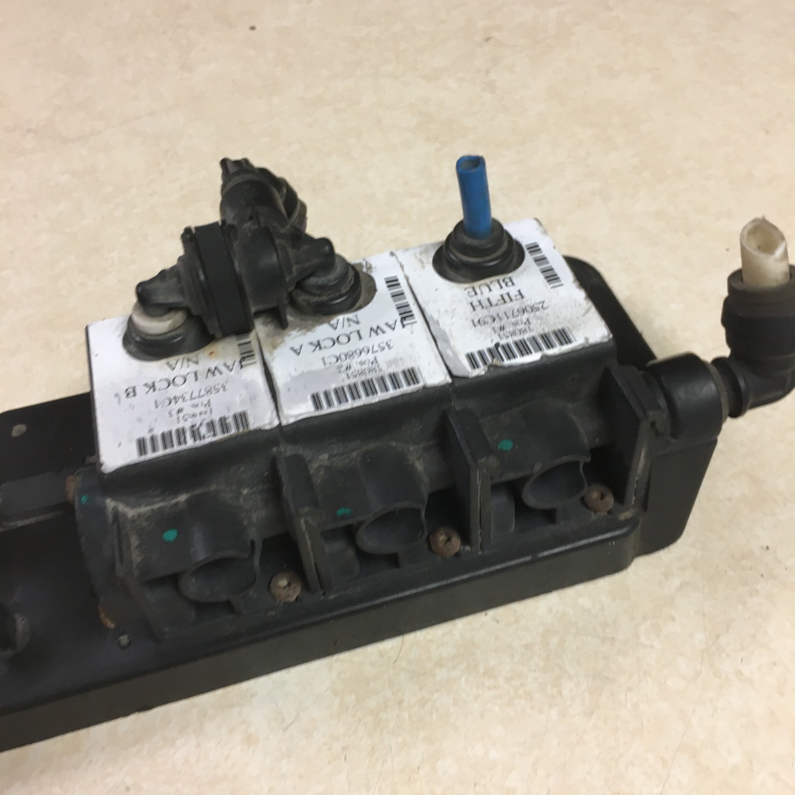 International Air Brake Solenoid Control Module 2506711C91 3576680C1 3587734C1